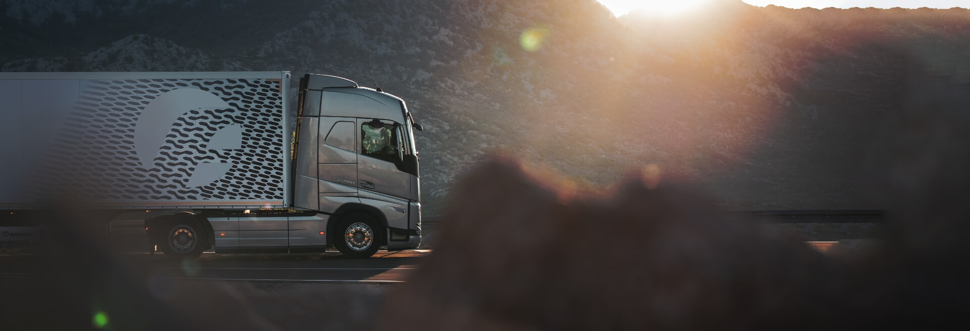 Alfred Angerer Truck LKW fährt in den Sonnenuntergang